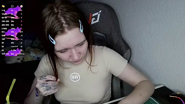 Snapshot of crashtest_13 chatting on February 1, 1:41 pm crashtest 13 online show from February 1, 1:41 pm