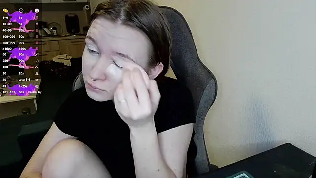 Snapshot of crashtest_13 chatting on February 10, 5:19 pm crashtest 13 online show from February 10, 5:19 pm