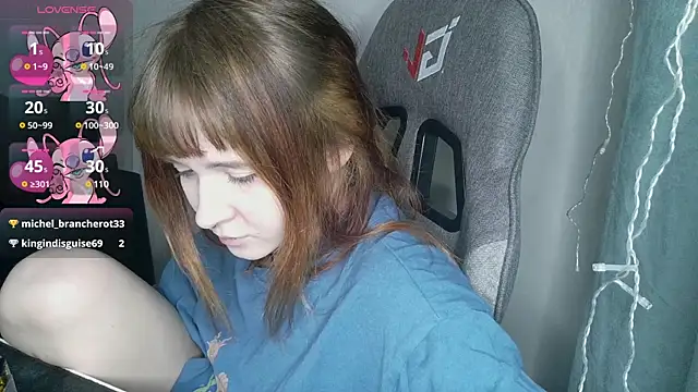 Snapshot of crashtest_13 chatting on February 18, 3:31 am crashtest 13 online show from February 18, 3:31 am