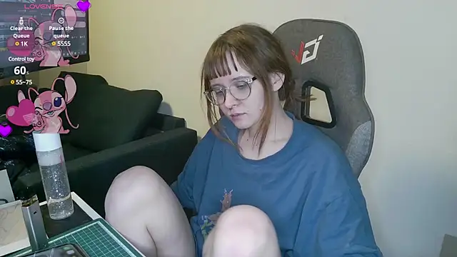 Snapshot of crashtest_13 chatting on February 19, 12:25 am crashtest 13 online show from February 19, 12:25 am