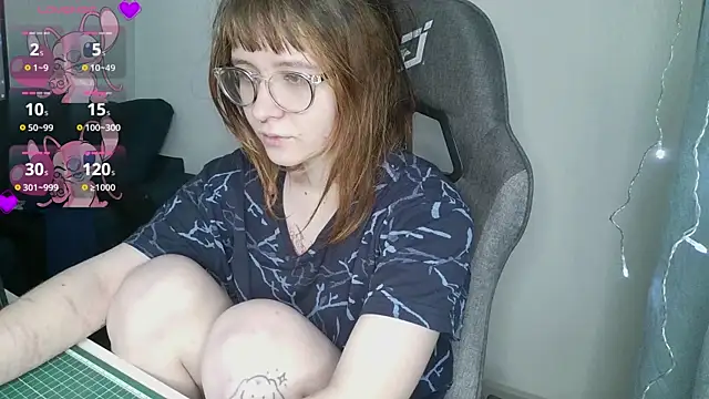 Snapshot of crashtest_13 chatting on February 21, 6:18 am crashtest 13 online show from February 21, 6:18 am