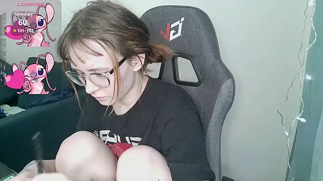 Snapshot of crashtest_13 chatting on February 24, 4:26 pm crashtest 13 online show from February 24, 4:26 pm