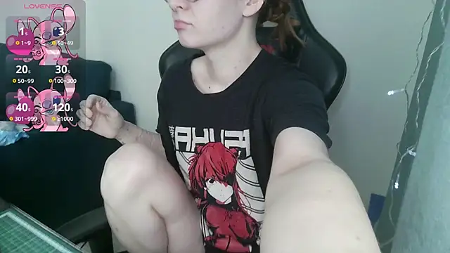 Snapshot of crashtest_13 chatting on February 26, 8:59 am crashtest 13 online show from February 26, 8:59 am