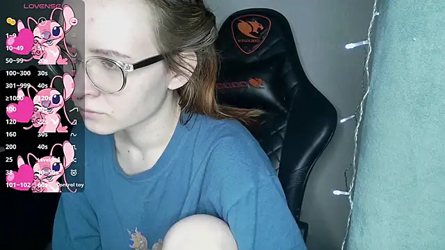 Snapshot of crashtest_13 chatting on March 8, 6:16 pm crashtest 13 online show from March 8, 6:16 pm