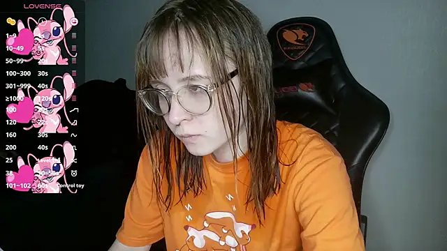 Snapshot of crashtest_13 chatting on March 8, 9:29 pm crashtest 13 online show from March 8, 9:29 pm