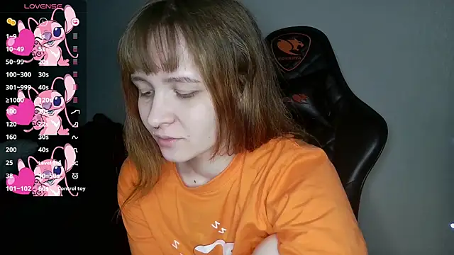 Snapshot of crashtest_13 chatting on March 9, 12:31 am crashtest 13 online show from March 9, 12:31 am