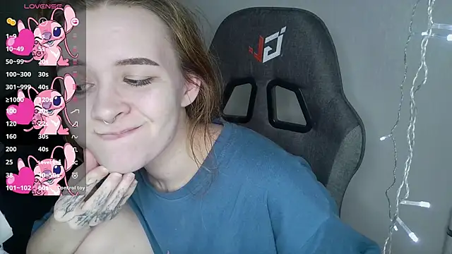 Snapshot of crashtest_13 chatting on March 15, 2:23 pm crashtest 13 online show from March 15, 2:23 pm