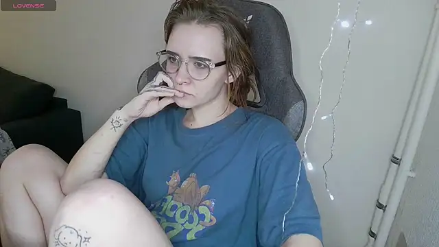 Snapshot of crashtest_13 chatting on March 16, 4:45 pm crashtest 13 online show from March 16, 4:45 pm