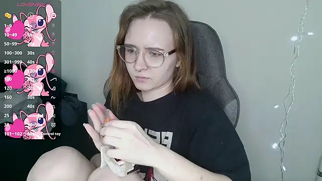 Snapshot of crashtest_13 chatting on March 17, 11:21 am crashtest 13 online show from March 17, 11:21 am