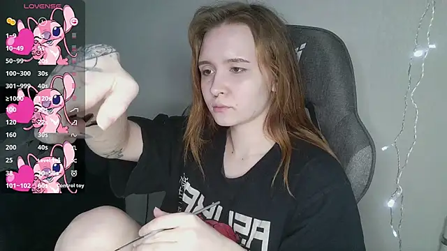 Snapshot of crashtest_13 chatting on March 17, 2:23 pm crashtest 13 online show from March 17, 2:23 pm