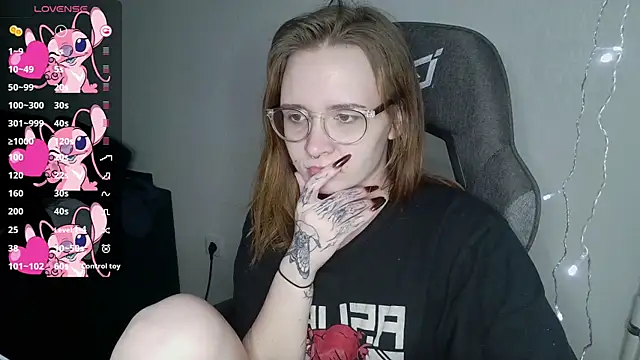 Snapshot of crashtest_13 chatting on March 17, 5:27 pm crashtest 13 online show from March 17, 5:27 pm