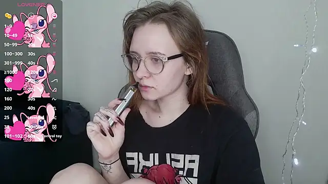 Snapshot of crashtest_13 chatting on March 18, 8:14 am crashtest 13 online show from March 18, 8:14 am