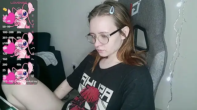 Snapshot of crashtest_13 chatting on March 20, 2:32 pm crashtest 13 online show from March 20, 2:32 pm