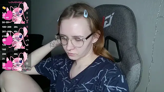 Snapshot of crashtest_13 chatting on March 21, 5:23 pm crashtest 13 online show from March 21, 5:23 pm