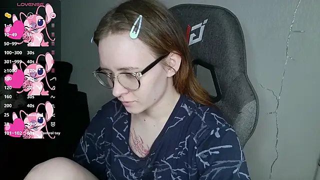 Snapshot of crashtest_13 chatting on March 21, 8:29 pm crashtest 13 online show from March 21, 8:29 pm