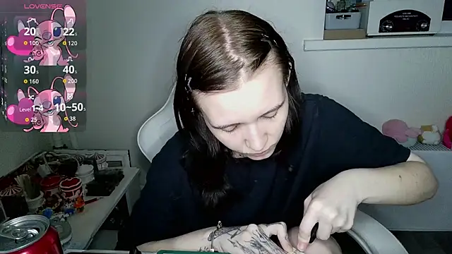 Snapshot of crashtest_13 chatting on September 12, 12:33 am crashtest 13 online show from September 12, 12:33 am