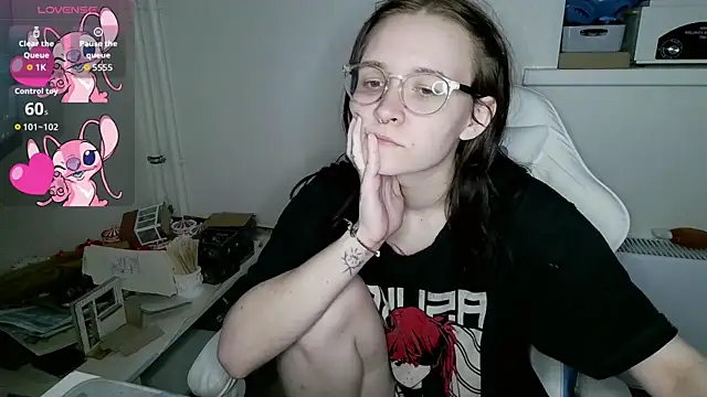 Snapshot of crashtest_13 chatting on September 16, 6:31 pm crashtest 13 online show from September 16, 6:31 pm