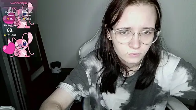 Snapshot of crashtest_13 chatting on October 1, 11:33 pm crashtest 13 online show from October 1, 11:33 pm