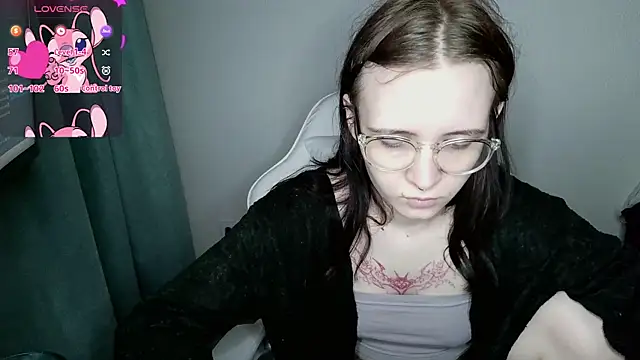 Snapshot of crashtest_13 chatting on October 21, 12:22 am crashtest 13 online show from October 21, 12:22 am