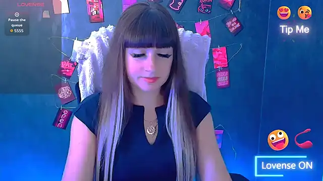 Snapshot of Violla_My chatting on July 7, 5:43 am Violla My online show from July 7, 5:43 am