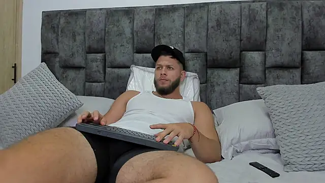 Snapshot of BastianFerrari chatting on December 21, 10:40 pm BastianFerrari online show from December 21, 10:40 pm