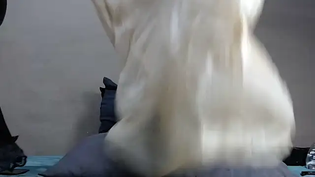 BustyMelonssXXXX online show from April 16, 7:47 pm