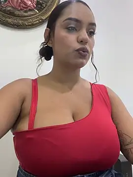 Snapshot of Sara-77 chatting on May 21, 11:45 pm Sara-77 online show from May 21, 11:45 pm