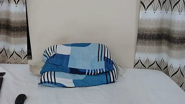 Snapshot of Sexybubbles14xxx chatting on February 15, 10:21 pm Sexybubbles14xxx online show from February 15, 10:21 pm