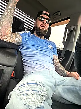 Beardedtattood online show from November 15, 2:57 pm