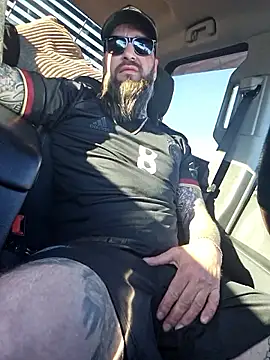 Snapshot of Beardedtattood chatting on June 21, 11:02 am Beardedtattood online show from June 21, 11:02 am