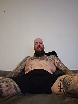 Snapshot of Beardedtattood chatting on June 23, 12:19 am Beardedtattood online show from June 23, 12:19 am