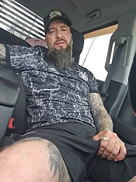 Snapshot of Beardedtattood chatting on June 26, 11:58 am Beardedtattood online show from June 26, 11:58 am