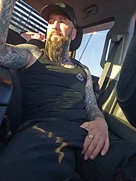 Snapshot of Beardedtattood chatting on June 27, 10:42 am Beardedtattood online show from June 27, 10:42 am