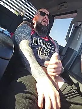 Snapshot of Beardedtattood chatting on June 29, 11:54 am Beardedtattood online show from June 29, 11:54 am