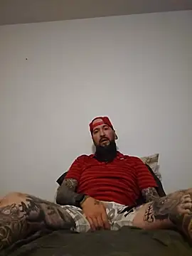 Snapshot of Beardedtattood chatting on June 30, 2:12 am Beardedtattood online show from June 30, 2:12 am