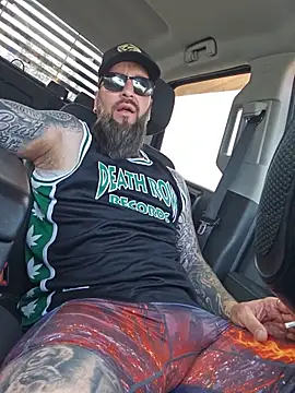Snapshot of Beardedtattood chatting on June 30, 2:29 pm Beardedtattood online show from June 30, 2:29 pm