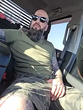 Snapshot of Beardedtattood chatting on July 2, 11:49 am Beardedtattood online show from July 2, 11:49 am