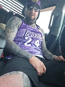 Snapshot of Beardedtattood chatting on July 17, 10:22 am Beardedtattood online show from July 17, 10:22 am