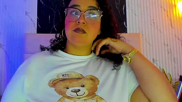 Snapshot of Reginavegaa chatting on May 7, 11:37 am Reginavegaa online show from May 7, 11:37 am