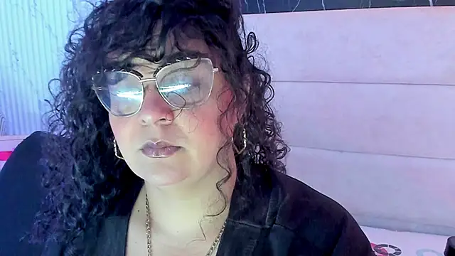 Snapshot of Reginavegaa chatting on May 9, 9:25 am Reginavegaa online show from May 9, 9:25 am