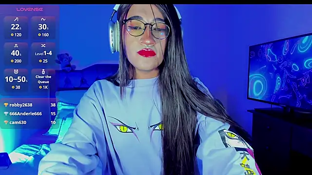 Snapshot of Lararose01 chatting on December 12, 9:19 am Lararose01 online show from December 12, 9:19 am