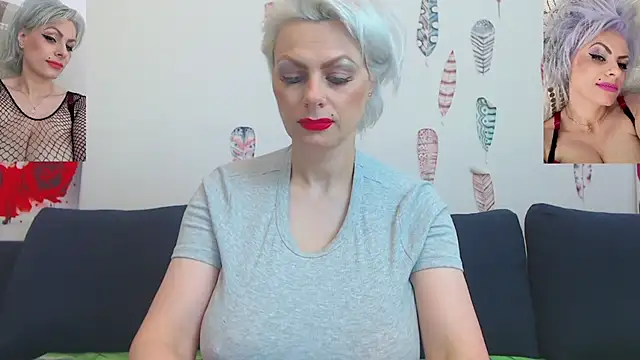 Snapshot of ForeverBarbie_ chatting on May 25, 3:34 am ForeverBarbie online show from May 25, 3:34 am