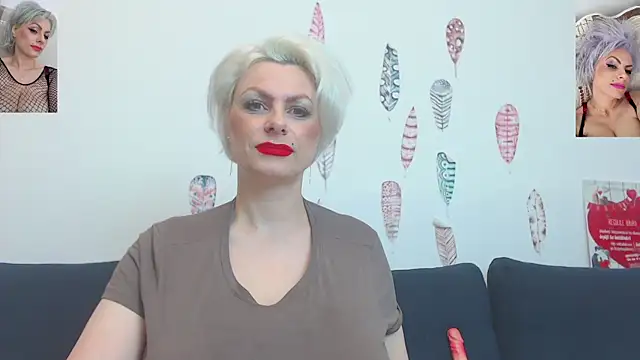 Snapshot of ForeverBarbie_ chatting on June 1, 2:02 am ForeverBarbie online show from June 1, 2:02 am