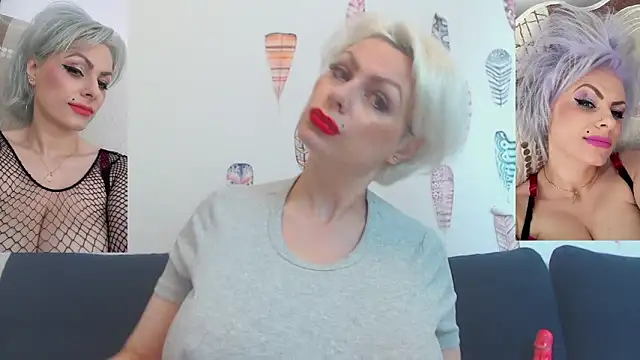 Snapshot of ForeverBarbie_ chatting on June 4, 3:12 am ForeverBarbie online show from June 4, 3:12 am