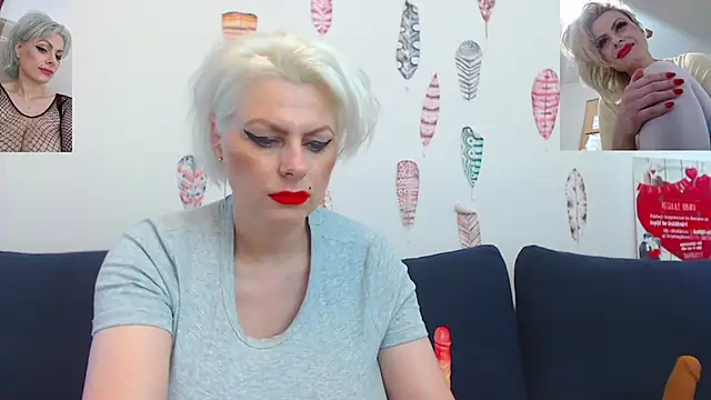 Snapshot of ForeverBarbie_ chatting on June 25, 5:12 am ForeverBarbie online show from June 25, 5:12 am