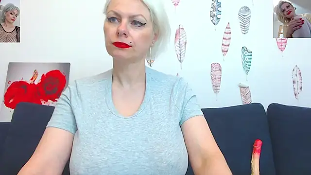 Snapshot of ForeverBarbie_ chatting on July 9, 1:42 am ForeverBarbie online show from July 9, 1:42 am