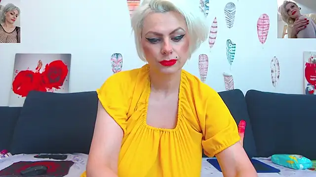Snapshot of ForeverBarbie_ chatting on July 10, 5:59 pm ForeverBarbie online show from July 10, 5:59 pm