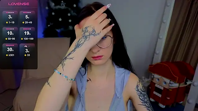 Snapshot of Dark_Lola_ chatting on December 22, 9:44 am Dark Lola online show from December 22, 9:44 am