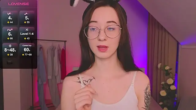 Snapshot of Dark_Lola_ chatting on February 4, 9:49 am Dark Lola online show from February 4, 9:49 am