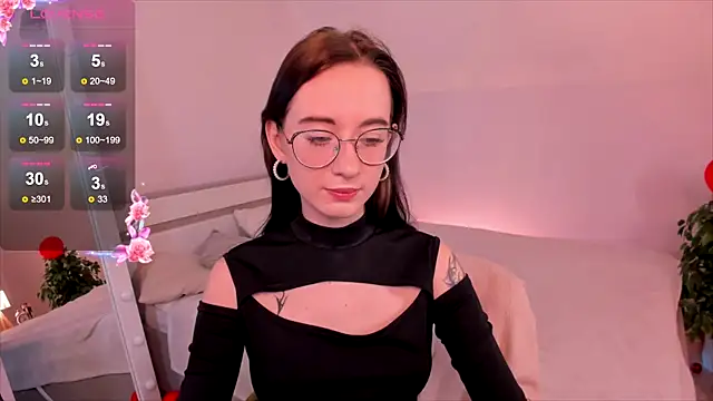 Snapshot of Dark_Lola_ chatting on February 16, 9:37 am Dark Lola online show from February 16, 9:37 am